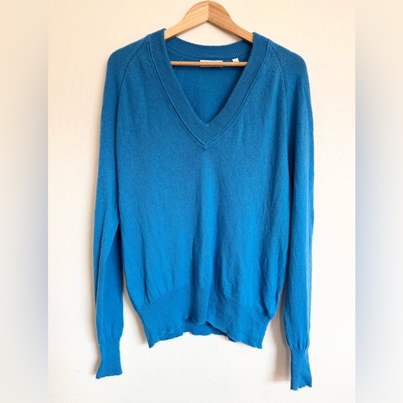 Equipment Madalene V-Neck Cashmere Sweater - Size M - Picture 2 of 5